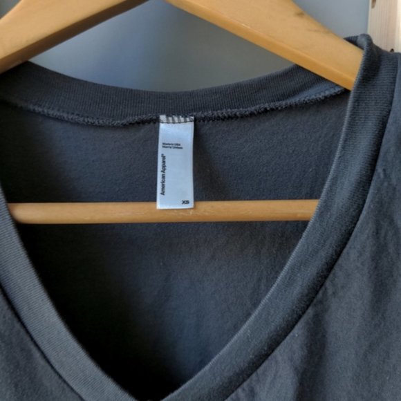 American Apparel Charcoal Grey V-Neck Tee T-Shirt Size XS Extra Small Staple - Picture 2 of 3
